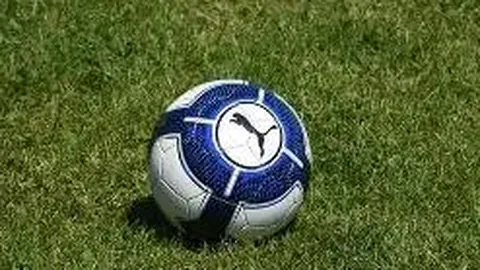 周星驰再现银幕，白发造型引关注，与刘嘉玲重温《零零发》旧梦