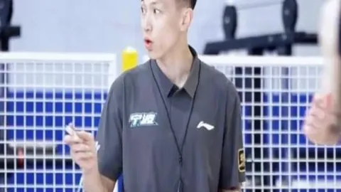 70分钟绝杀武磊离场，李新翔临危受命，上海海港战术调整